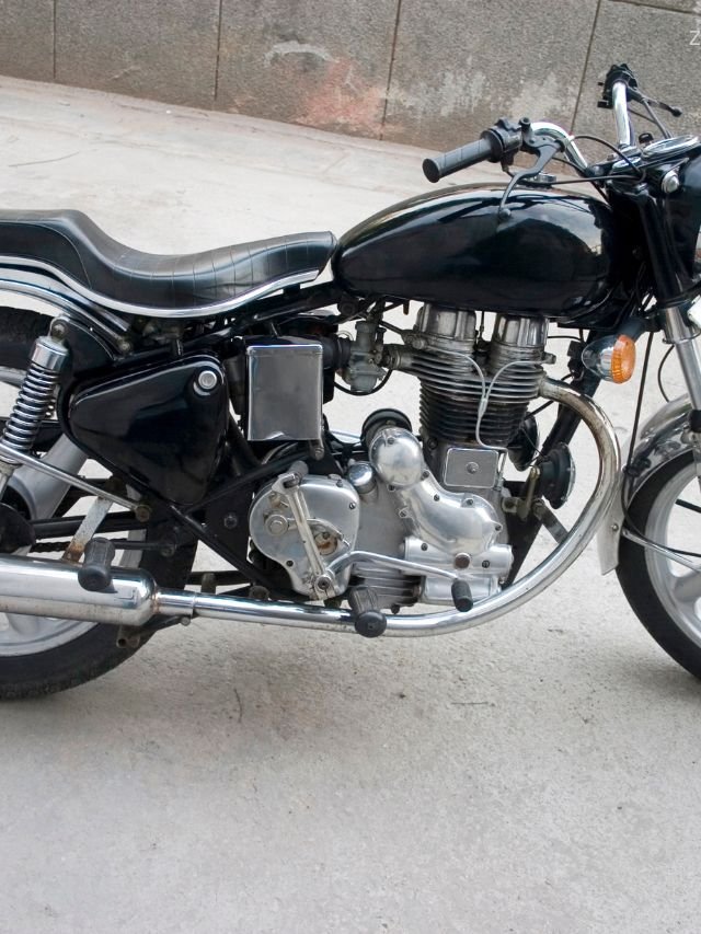 Read more about the article royal enfield bullet 350 vs classic 350 how different are they